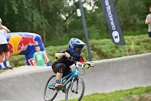 Świetne Wyniki Kolarzy Aquili